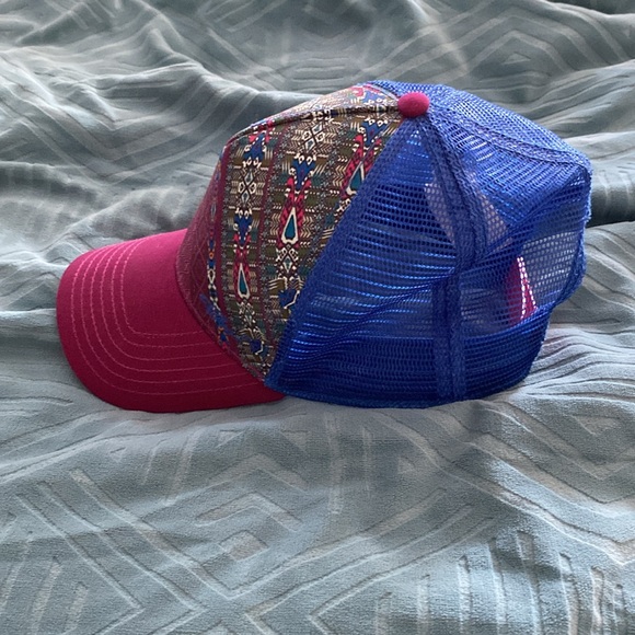 Trucker hat - Picture 2 of 4